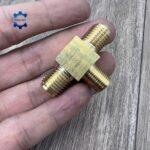 te ren ngoai giua hai dau la ong dong