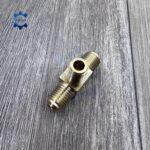 te ren ngoai giua hai dau la ong dong